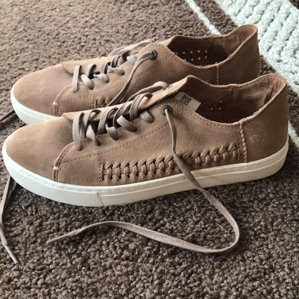 Toms athletic shoes